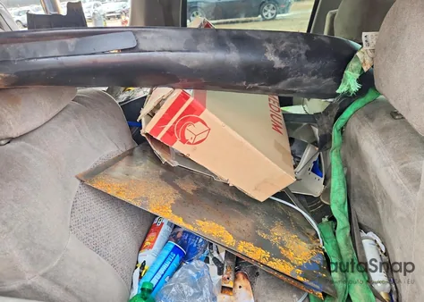 2002 Chevrolet Suburban C1500 z USA, uszkodzony, nr VIN 1GNEC16Z92J213350